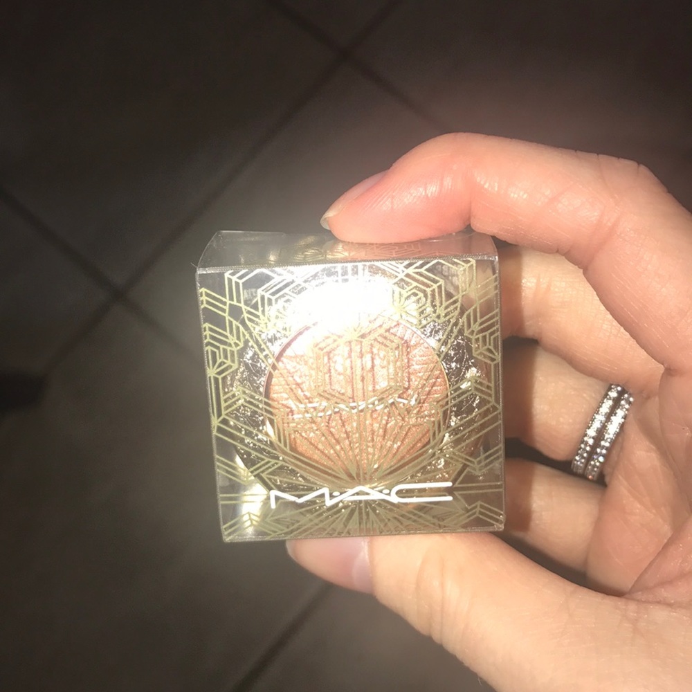 BRAND NEW MAC HOLIDAY EYESHADOW